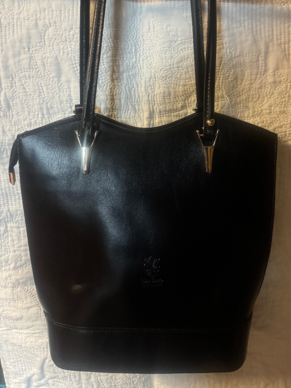 CLASSY HANDBAG WHICH CAN CONVERT TO A BACKPACK
